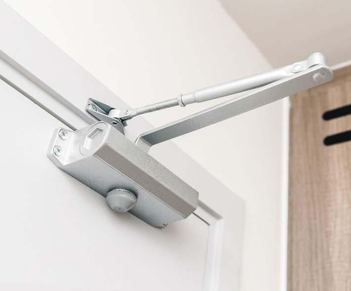 Accesorii feronerie usi